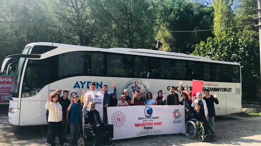 Beyazay Derneği&rsquo;nin &lsquo;Engelsiz Kitap Kahve&rsquo; projesi sevindirdi