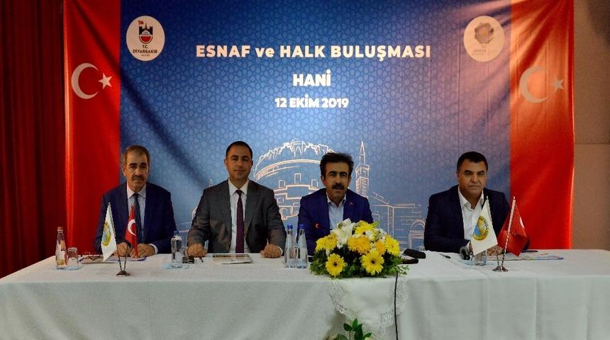 Vali G&uuml;zeloğlu Hani&rsquo;de esnaf ve vatandaşlarla buluştu
