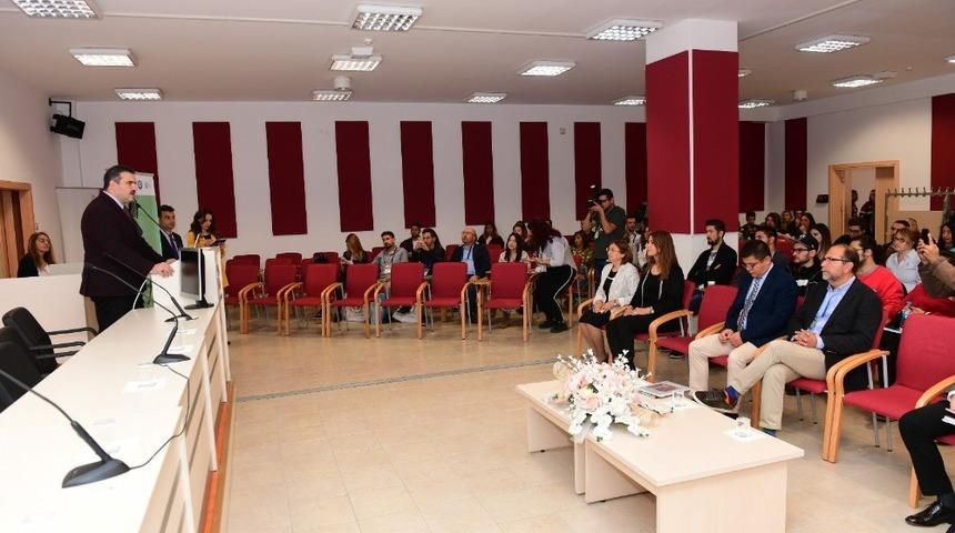 Anadolu &Uuml;niversitesinden 6. Uluslararası İletişim &Ouml;ğrencileri Sempozyumu