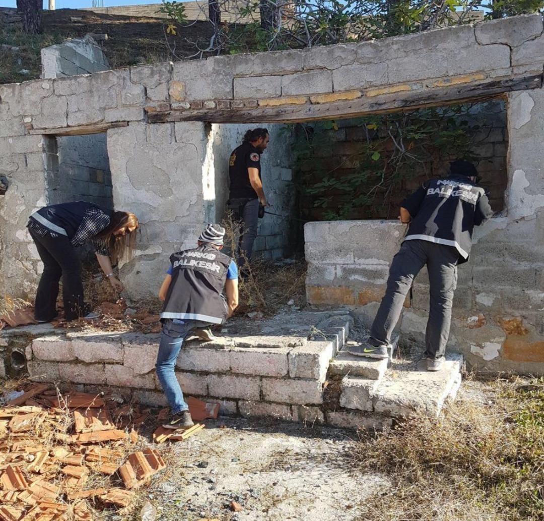 Balıkesir polisi uyuşturucu tacirlerine g&ouml;z a&ccedil;tırmıyor