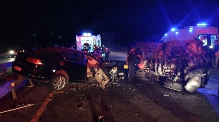 Ters y&ouml;ne giren kamyonetin nedenden olduğu kazada yaralıların tedavisi s&uuml;r&uuml;yor