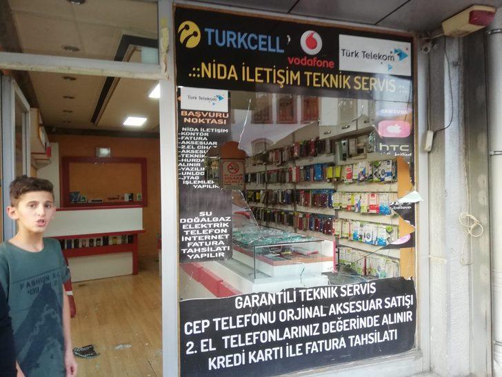 Konya'da bıçak ve sopalarla telefon dükkanını bastılar!  G3