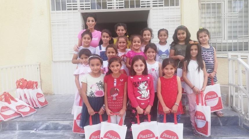 Şanlıurfa Piazza D&uuml;nya Kız &Ccedil;ocukları G&uuml;n&uuml;&rsquo;n&uuml; unutmadı