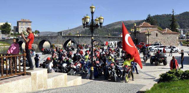 Tokat'ta, motosiklet tutkunlarından Barış Pınarı Harekatı’na destek