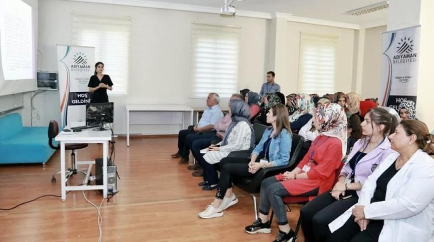 Adıyaman’da kursiyerlere çocuk gelişimi anlatıldı