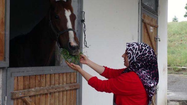 TJK kadın seyis yetiştiriyor G1