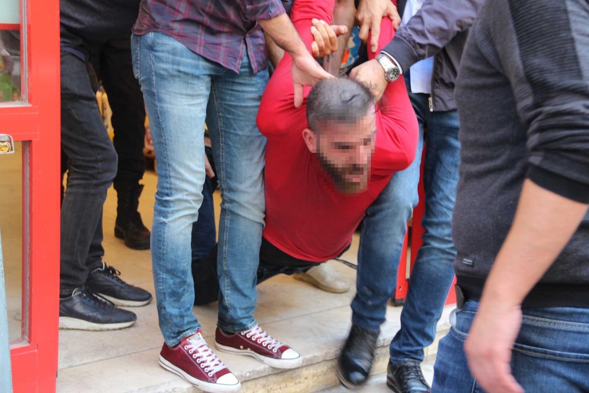 Fatih'te hareketli anlar! Kendini marketin tuvaletine kilitledi: &Ouml;zel harekat geldi