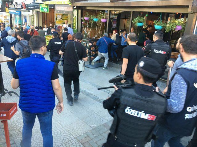 Beşiktaş'ta slogan atan HDP'lilere polis müdahale etti