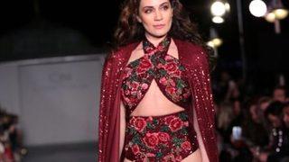 Özge Borak kan kardeşiyle fotoğrafını paylaştı