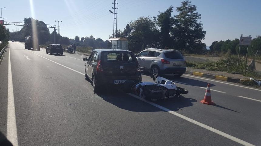 Motosiklet ile otomobil &ccedil;arpıştı: 2 yaralı