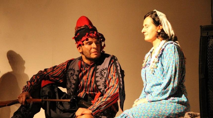 &lsquo;G&ouml;rdesli Makbule&rsquo; Akhisar&rsquo;da sahnelendi