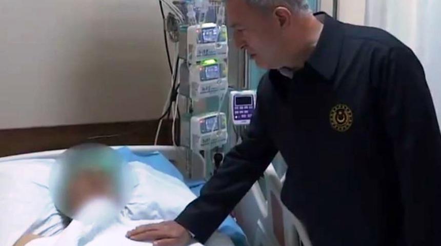 Milli Savunma Bakanı Akar ve TSK komuta kademesinden yaralı askerlere ziyaret