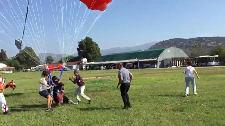Türkiye'de ilk oldu! 4 bin metreden protez bacağıyla atladı G5