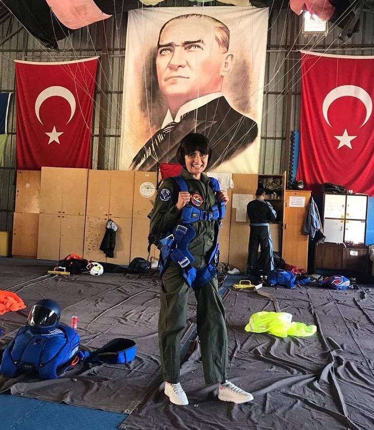 Türkiye'de ilk oldu! 4 bin metreden protez bacağıyla atladı G3