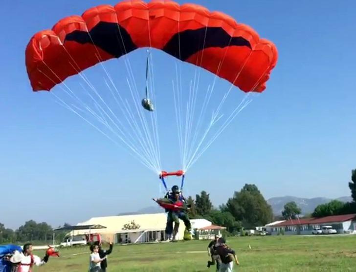 Türkiye'de ilk oldu! 4 bin metreden protez bacağıyla atladı G1