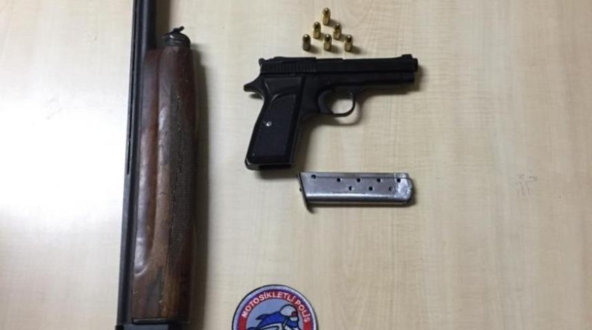 Polis uygulamasında 5 silah yakalandı