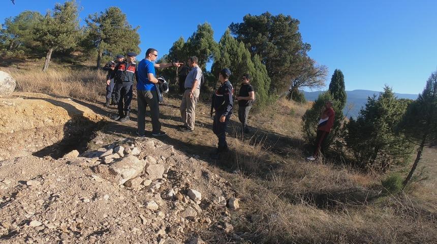 Kaymakam kazı yapan definecileri suçüstü yakaladı