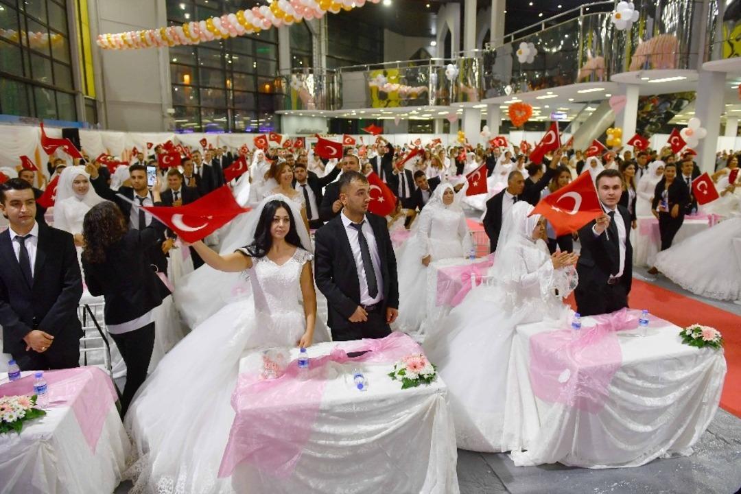 Ankara B&uuml;y&uuml;kşehirden 219 &ccedil;ifte toplu nikah t&ouml;reni