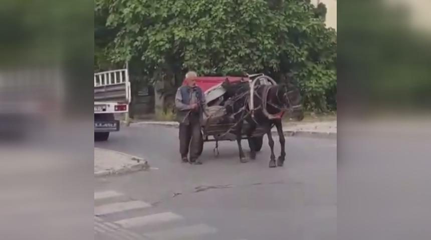Sosyal medyada tepki çeken olay! Ayağı sakat atla hurda topladı, 