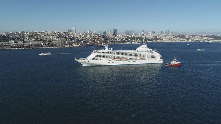 İstanbul'a dev konuk... 672 yolculu kruvaziyer gemisi Sarayburnu'nda G4