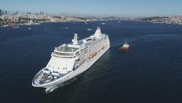 İstanbul'a dev konuk... 672 yolculu kruvaziyer gemisi Sarayburnu'nda G5