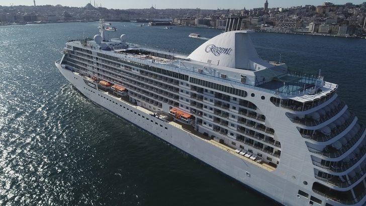 İstanbul'a dev konuk... 672 yolculu kruvaziyer gemisi Sarayburnu'nda G1