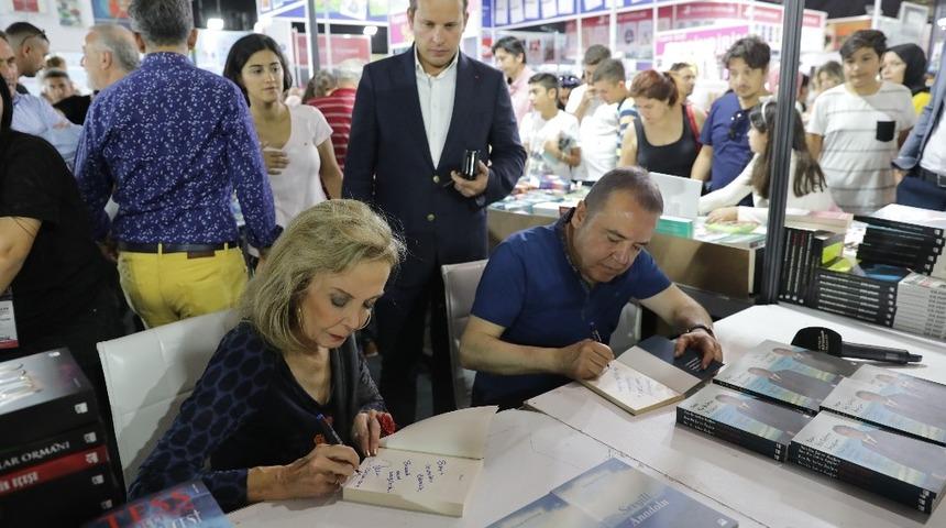 10. Antalya Kitap Fuarı iki g&uuml;n 45 bine yakın kitapseveri ağırladı