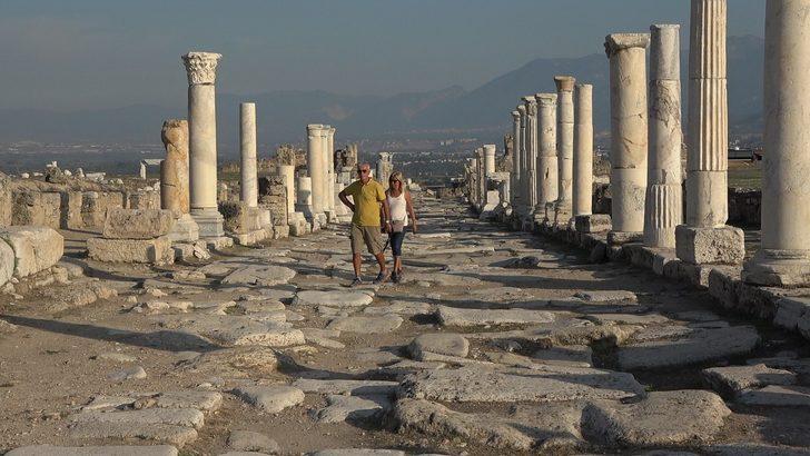 Laodikya Antik Kenti tarihe ışık tutuyor G4