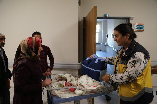Van Büyükşehir Belediyesinin ’Hoş Geldin Bebek’ projesi devam ediyor