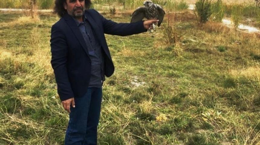 Tedavileri tamamlanan kuşlar yaşam alanlarına bırakıldı