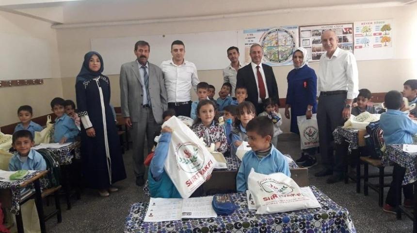 Siirt&rsquo;te 150 &ouml;ğrenciye kırtasiye yardımı yapıldı