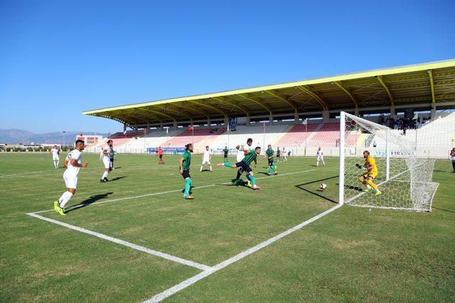 Manavgat Belediyespor şampiyonluk mücadelesine devam ediyor