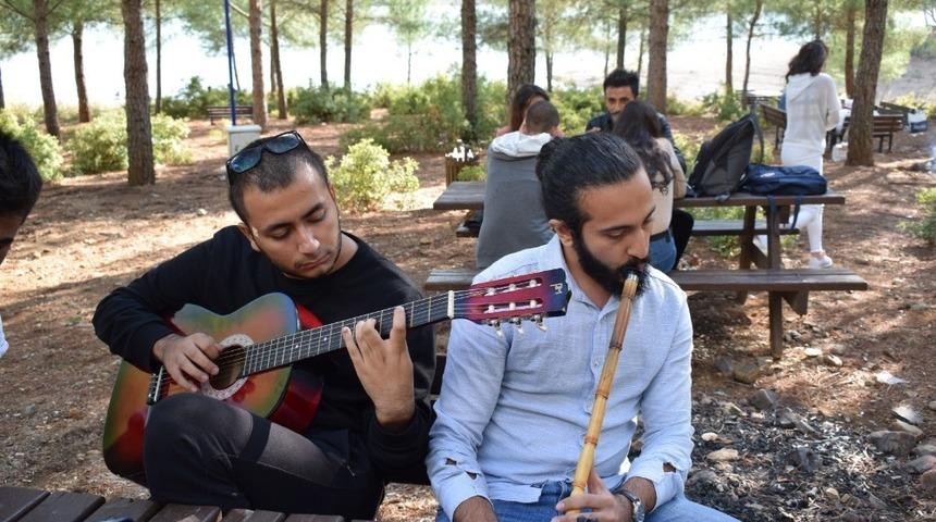 Bir günü telefonsuz geçirmenin keyfini çıkardılar