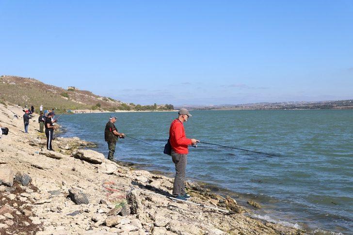 Büyükçekmece’de balıkçılar en büyük turna balığı için olta attı G2
