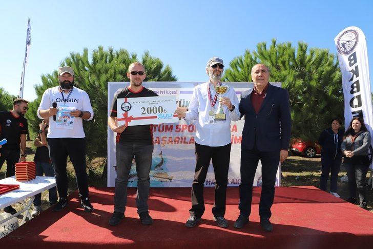 Büyükçekmece’de balıkçılar en büyük turna balığı için olta attı G5