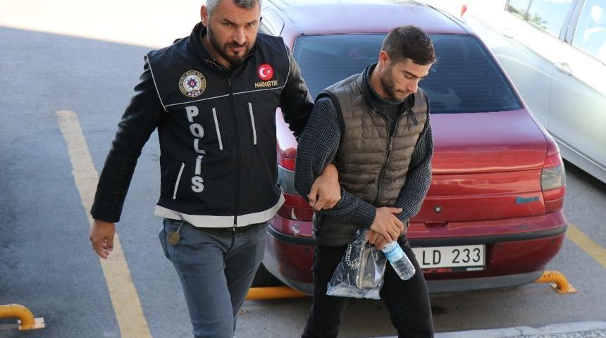 Bolu’da 1 kilo 29 gram skunkla yakalanan şahıs adliyeye sevk edildi