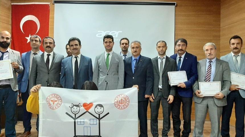 P&uuml;t&uuml;rge&rsquo;de  Beyaz Bayrak ve Beslenme Dostu sertifikası verildi