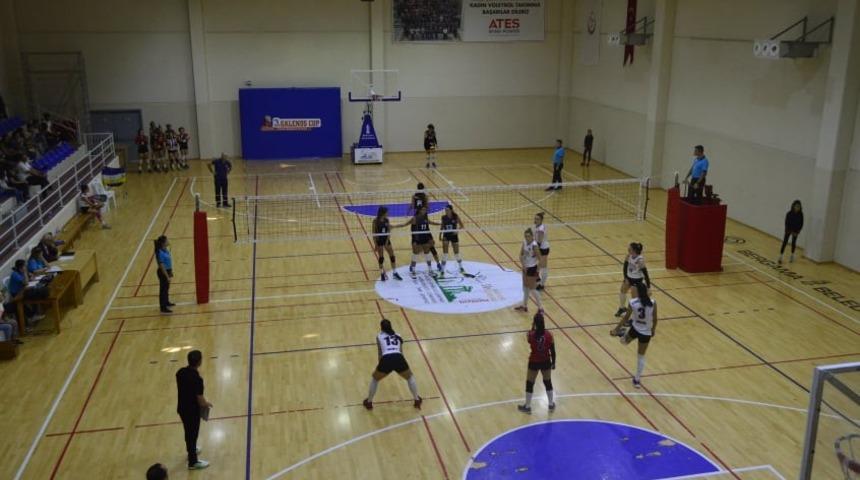 S&ouml;ke Voleybol, ilk ma&ccedil;ında Bergama&rsquo;dan eli boş d&ouml;nd&uuml;