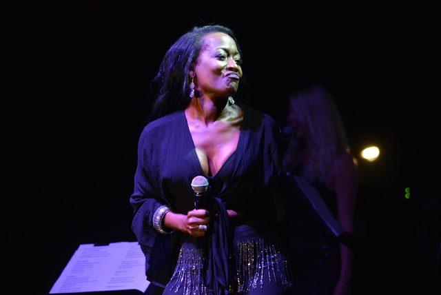 ABD li dünyaca ünlü vokalist Della Miles ten Barış Pınarı Harekatı na destek 1