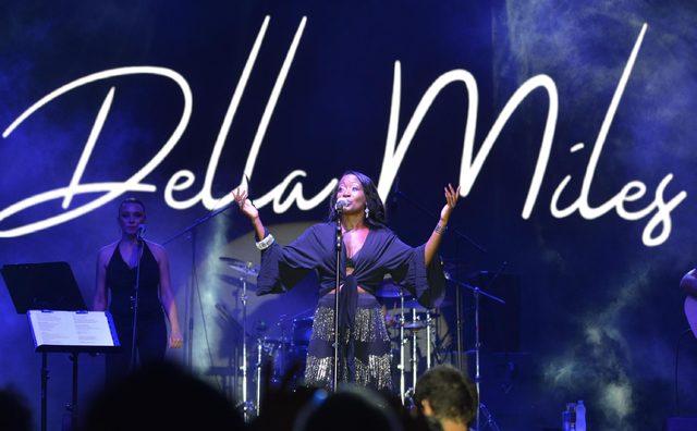 ABD li dünyaca ünlü vokalist Della Miles ten Barış Pınarı Harekatı na destek 2