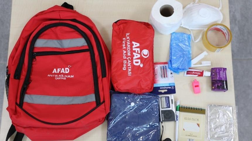 Kars’ta AFAD “Acil Durum Çantası” eğitimi veriyor