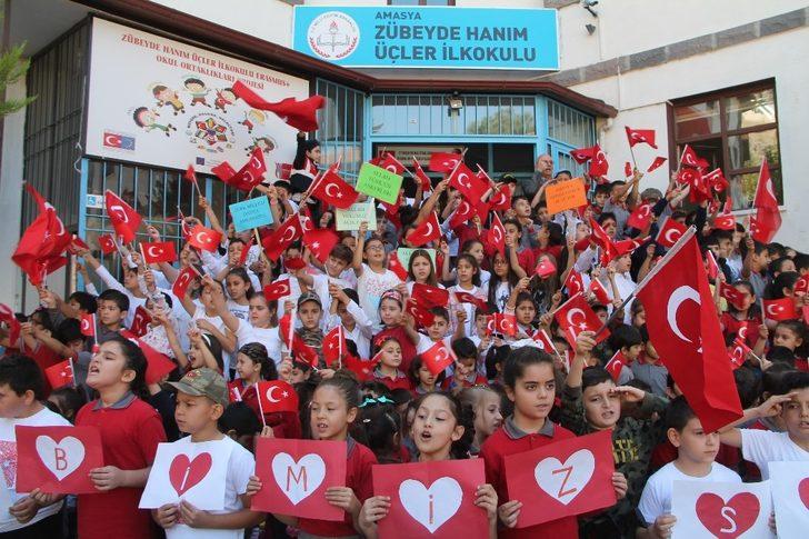 300 öğrenciden Mehmetçiğe destek programı G5