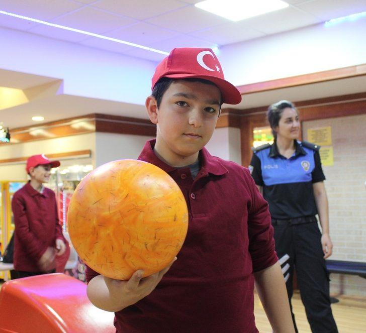 Polislerin eşlik ettiği çocuklar, gönüllerince eğlendi G4