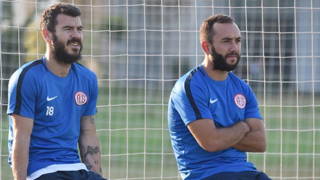 Olcan Adın 34 yaşında futbolu bıraktığını açıkladı!