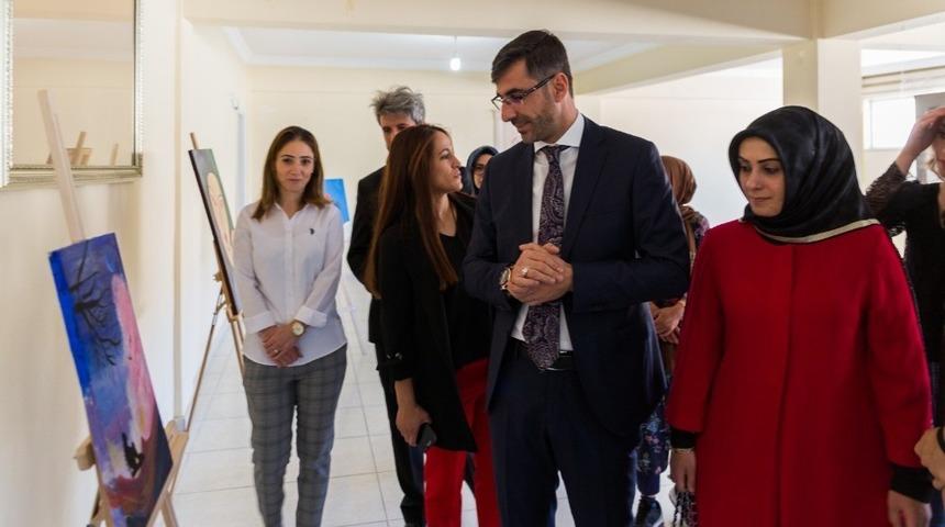 Kursiyerlerde resim sergisi