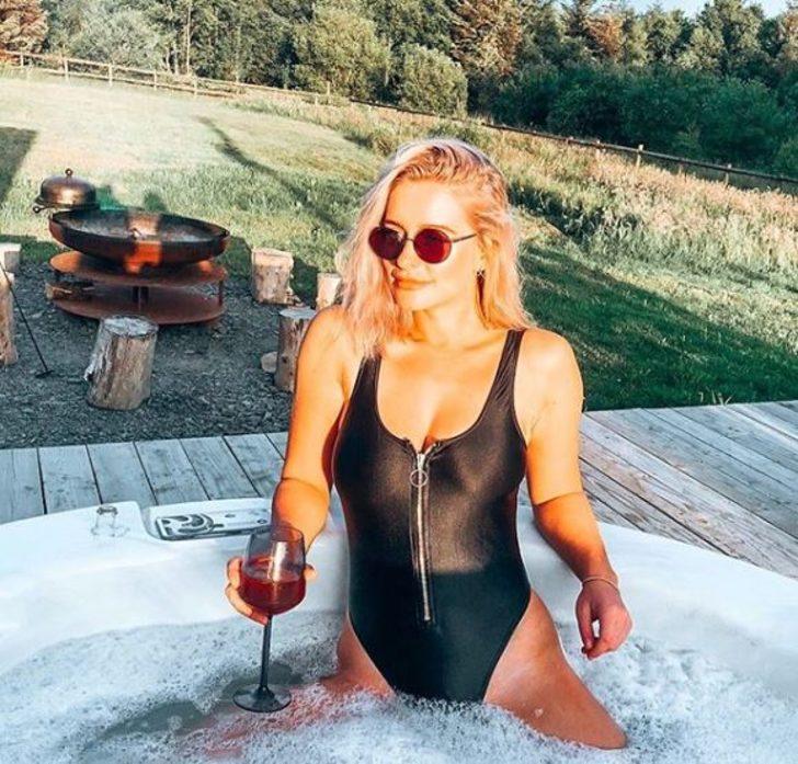 Sosyal medya fenomeni Jessica Davies'in başı çıplak fotoğraflarıyla dertte!  G1