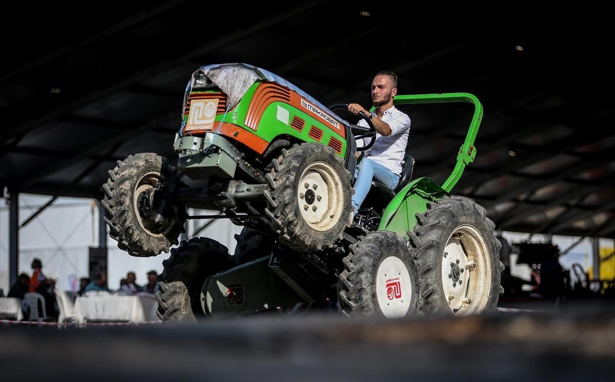 Trakt&ouml;rler 'Makrobat'la eğimli arazide g&uuml;vende