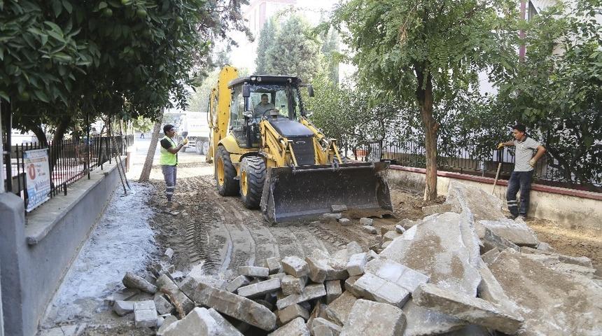 Efeler&rsquo;e yeni yollar kazandırılıyor