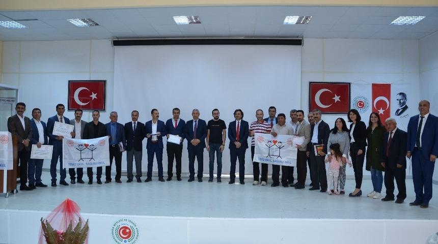 Beyaz bayrak ve beslenme dostu okul programında sertifika t&ouml;reni