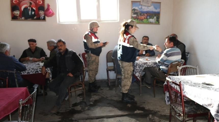 Kars&rsquo;ta jandarmadan &ldquo;T&uuml;rkiye Huzur ve G&uuml;ven&rdquo; uygulaması